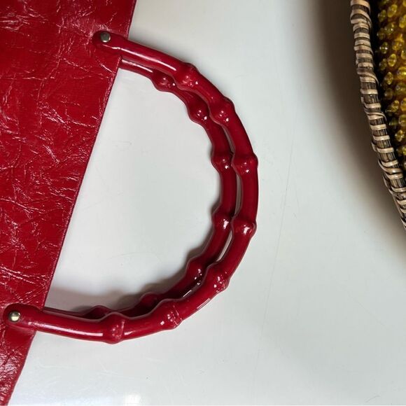 Mod Vintage XL 1970s Red Textured Faux Leather Bamboo Handle Handbag / Clutch - Picture 4 of 10